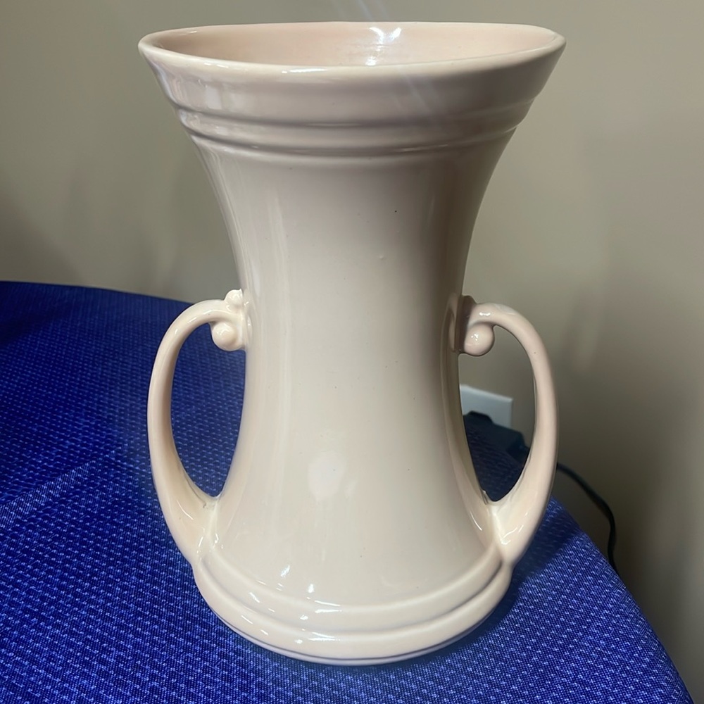 Abingdon #911 Art Pottery Pale peach Double Handled Large 9.75" Trophy Vase